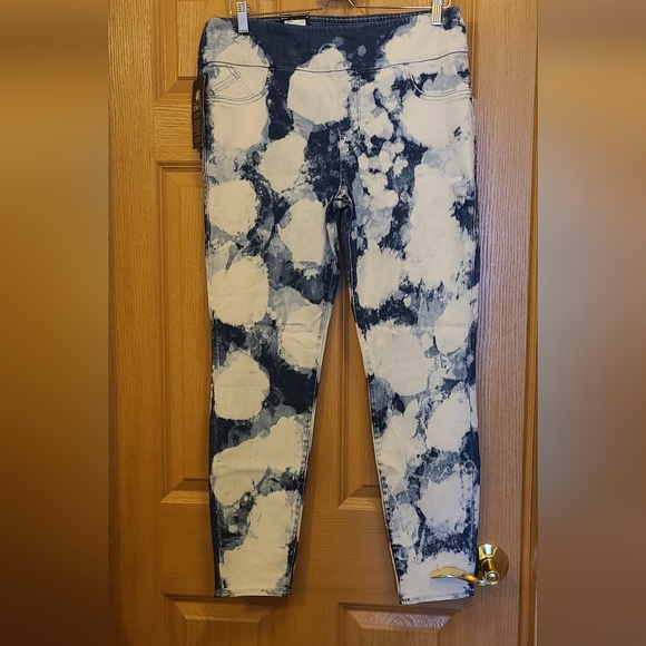 Rock & Republic, Pull-on leggings jeans, size 16 - Picture 6 of 6